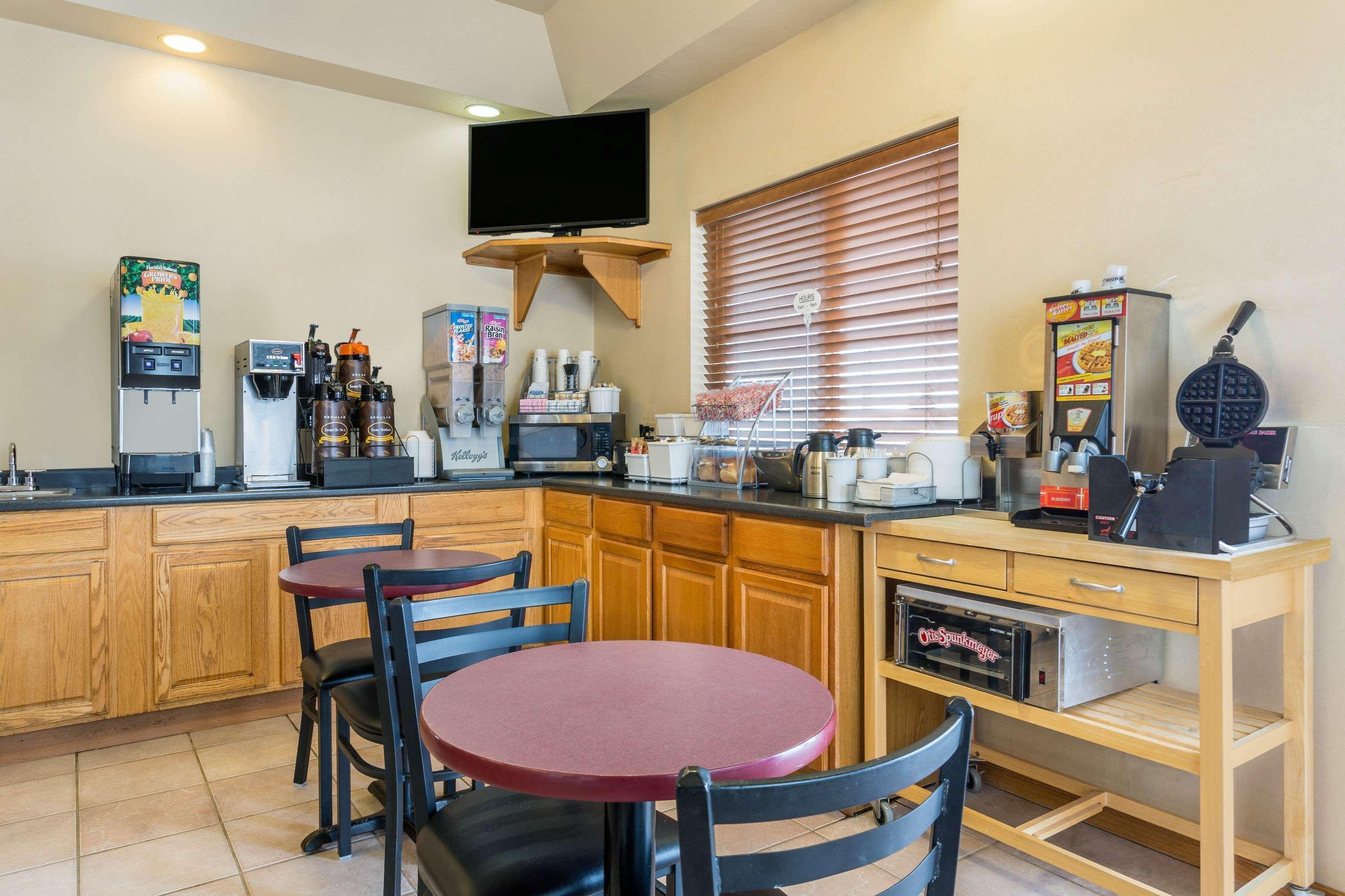Hotel Super 8 By Wyndham Gillette Extérieur photo