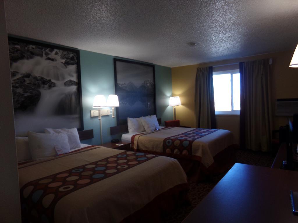 Hotel Super 8 By Wyndham Gillette Extérieur photo