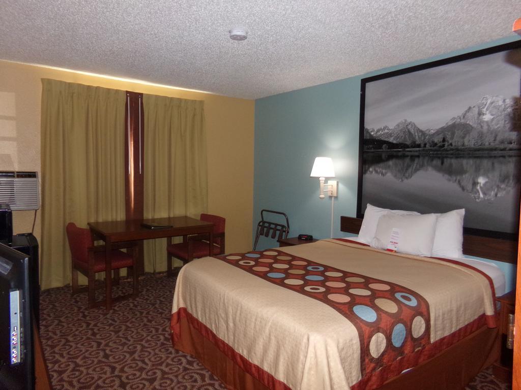 Hotel Super 8 By Wyndham Gillette Extérieur photo