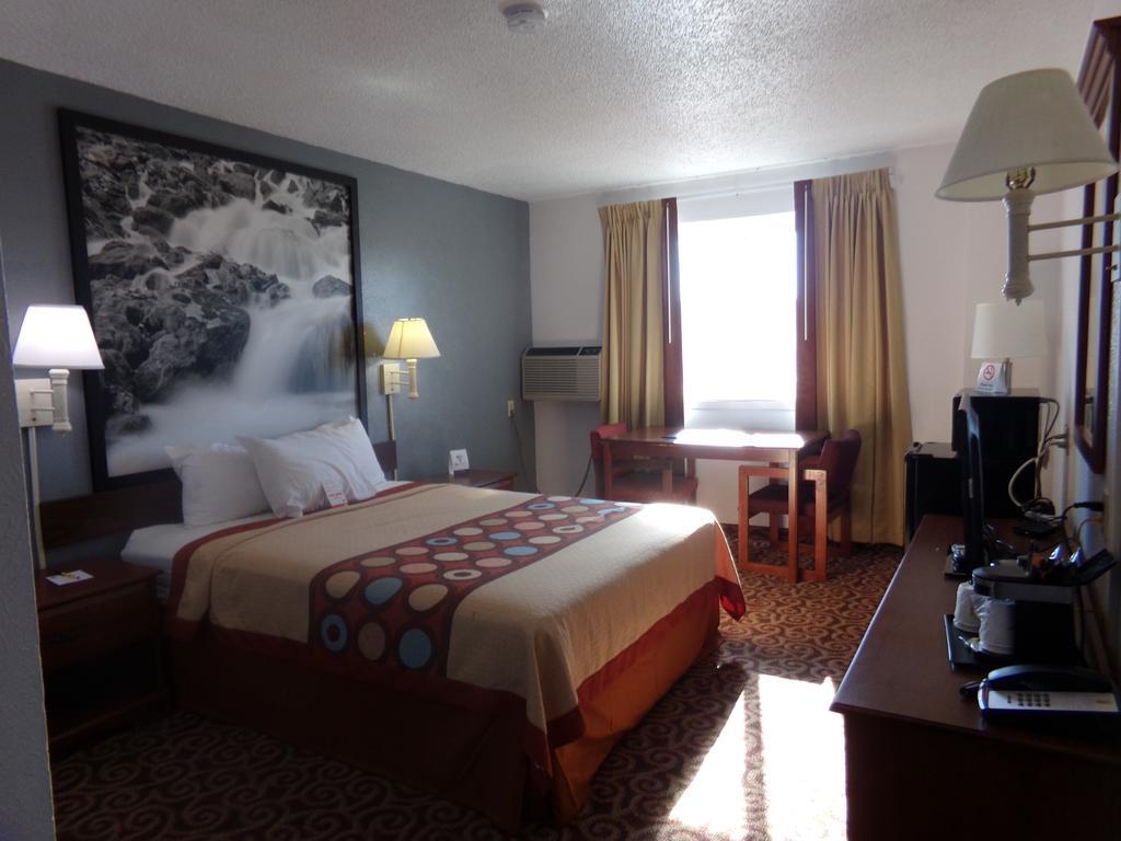 Hotel Super 8 By Wyndham Gillette Extérieur photo
